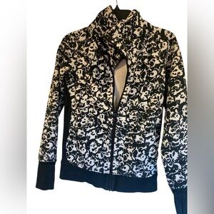 Lululemon funnel neck full zip scuba Size 6